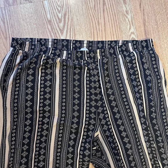 Women’s Plus Geometric Stretch Waist Pants Size 32W - Picture 6 of 6